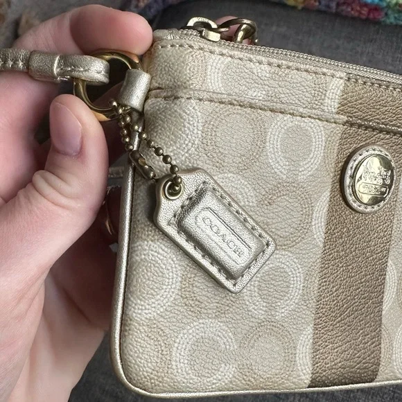 Vintage Y2K Gold Coach Wristlet - Picture 10 of 10